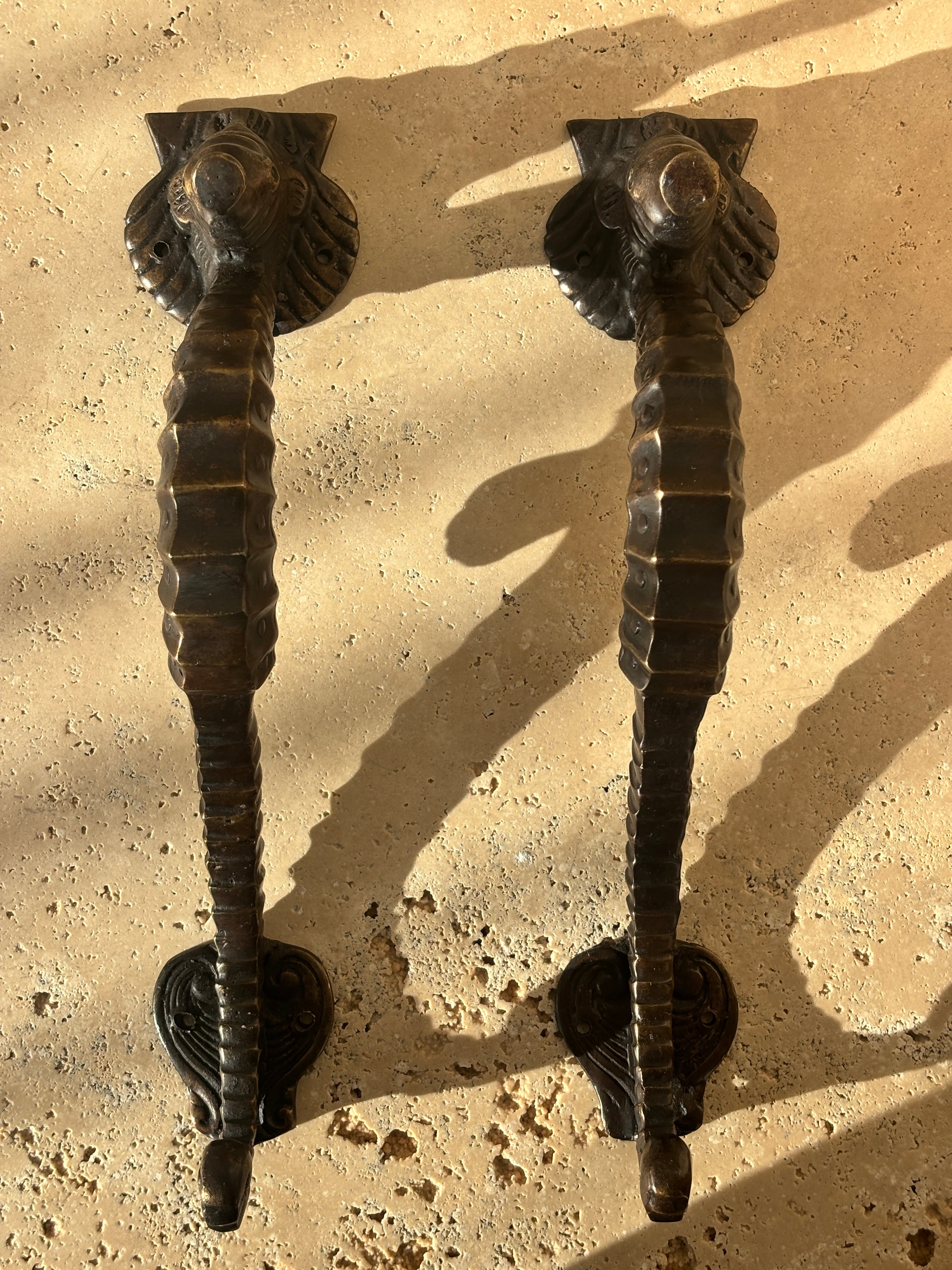 The Antique Seahorse Pull
